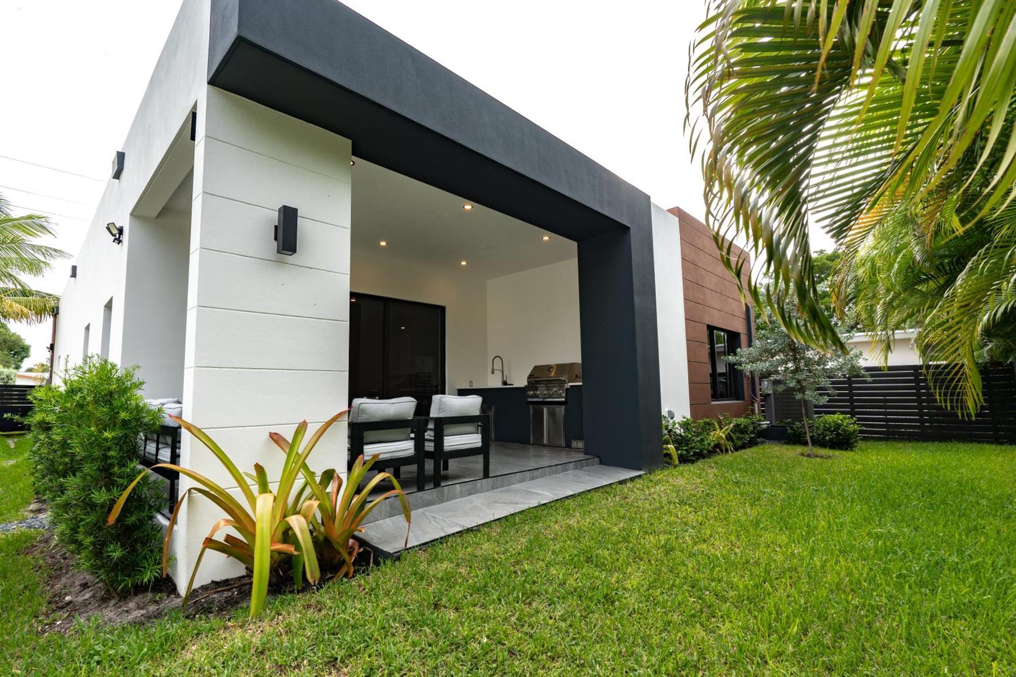 New Construction, Built-in Bbq, 3 Miles To Beaches Appartamento