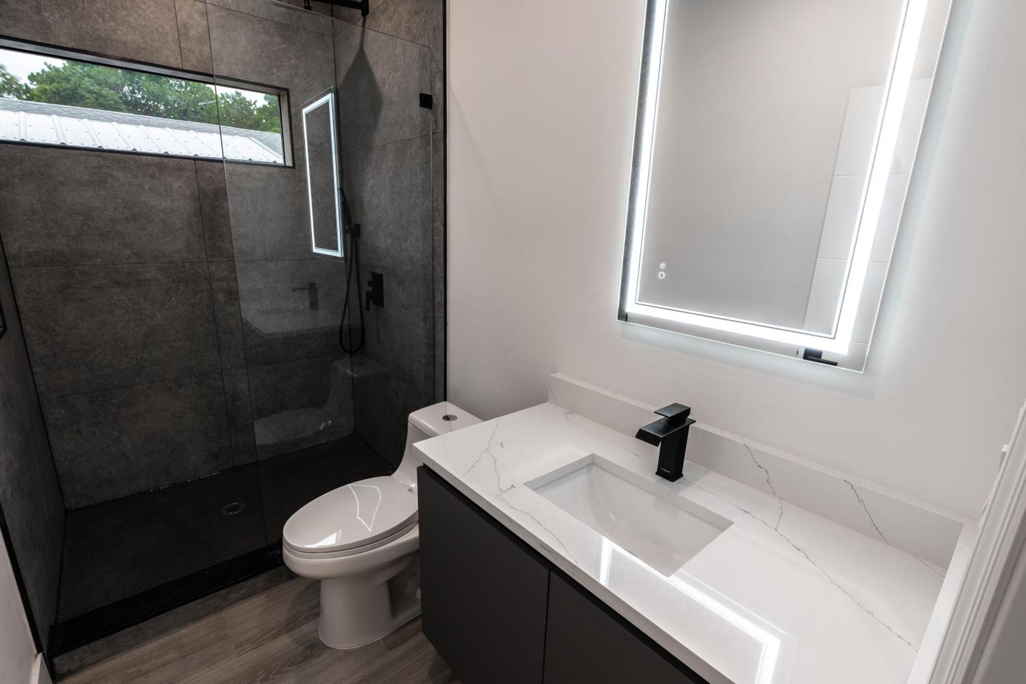 New Construction, Built-in Bbq, 3 Miles To Beaches Appartamento Fort Lauderdale